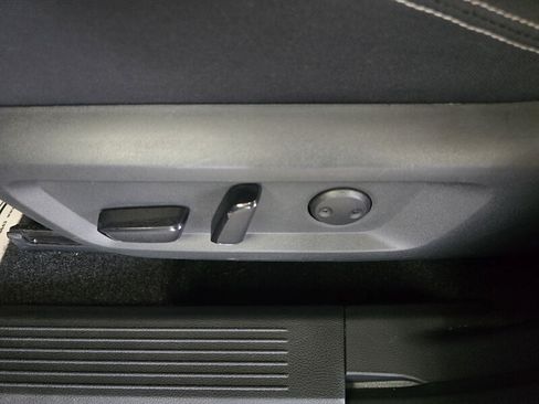Used 2026 Nissan Rogue SV AWD/4WD image 19