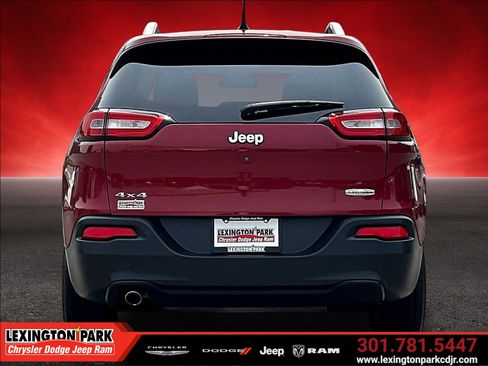 Used 2017 Jeep Cherokee Latitude w/ Comfort/Convenience Group AWD/4WD image 6