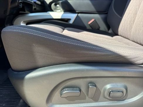 Used 2023 Nissan Titan SV w/ SV Convenience Package image 14