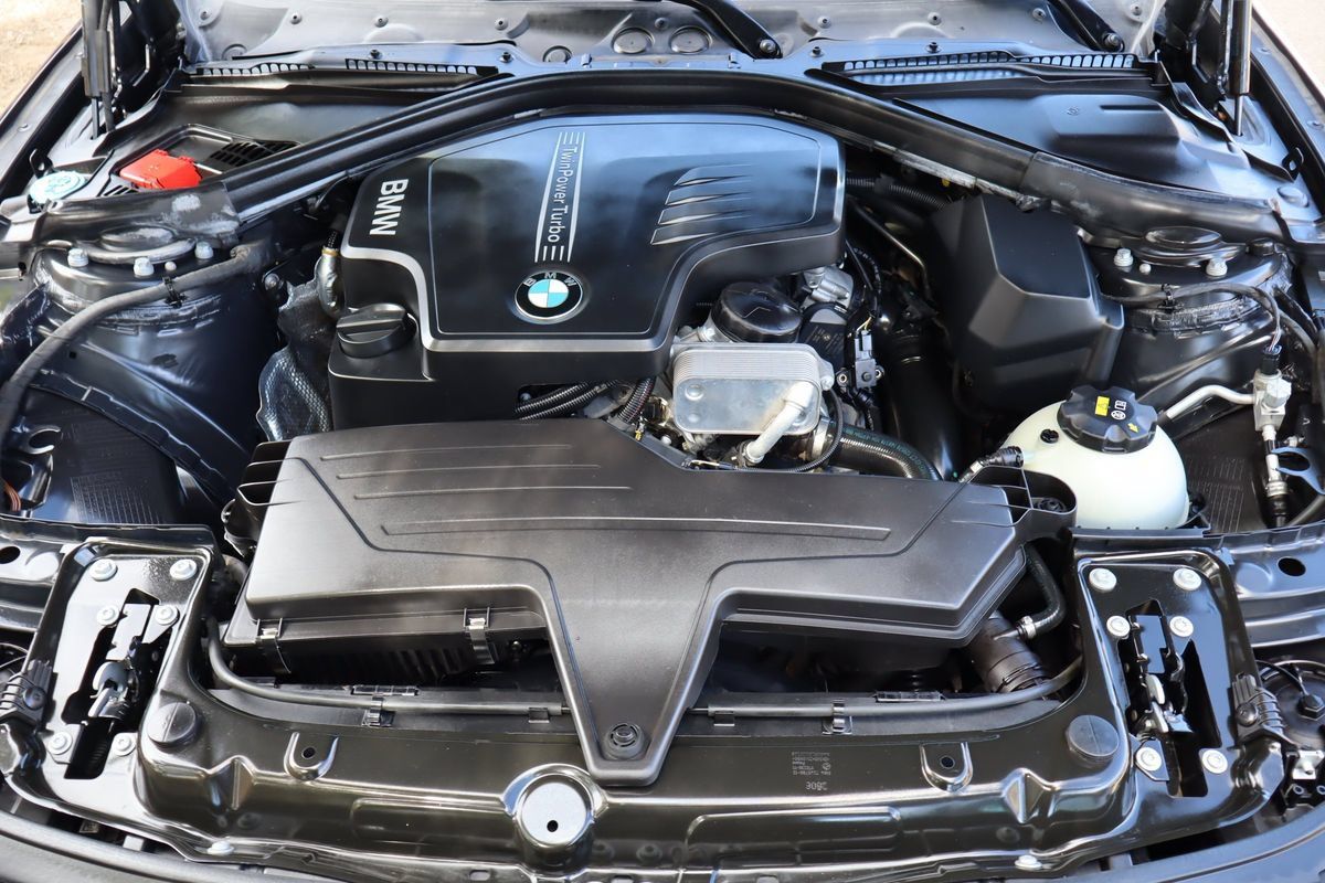 Used 2017 BMW 320i xDrive Sedan AWD/4WD image 39