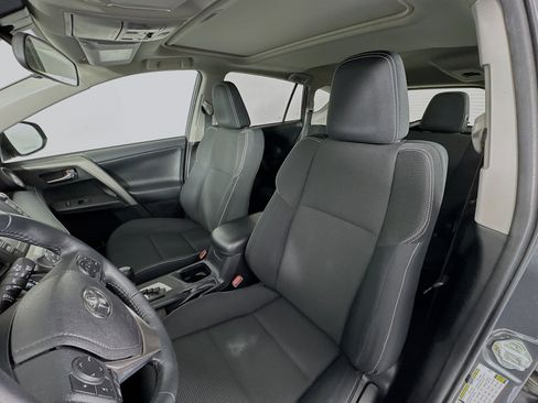 Used 2018 Toyota RAV4 XLE image 19