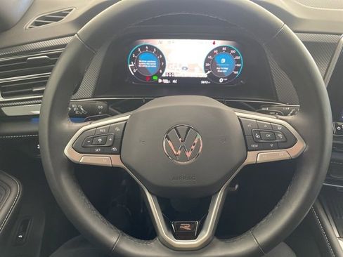 Used 2025 Volkswagen Atlas Cross Sport SEL R-Line image 15