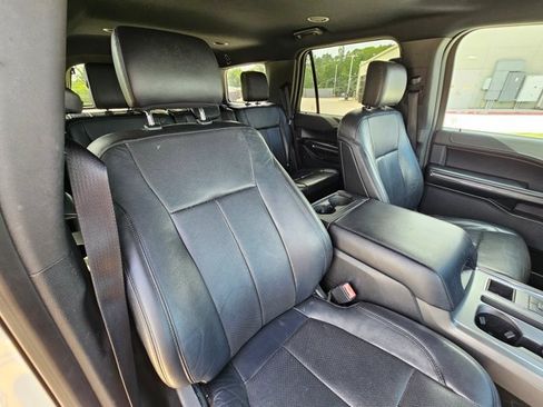 Used 2018 Ford Expedition XLT w/ Equipment Group 201A RWD image 20