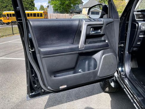 Used 2018 Toyota 4Runner SR5 image 21