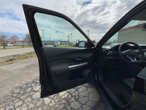 Used 2020 Nissan Kicks SV image 16