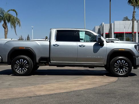 Certified 2025 GMC Sierra 2500 Denali Ultimate AWD/4WD image 3