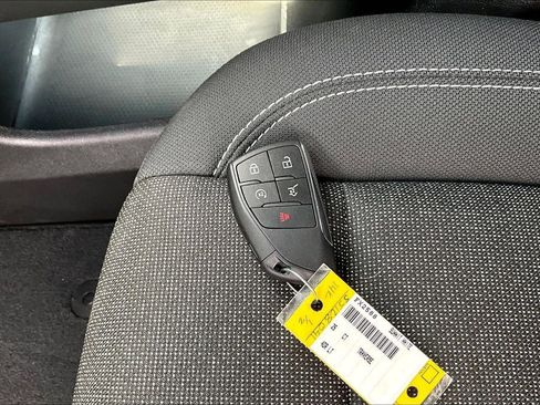 Used 2025 Chevrolet Traverse LT image 11