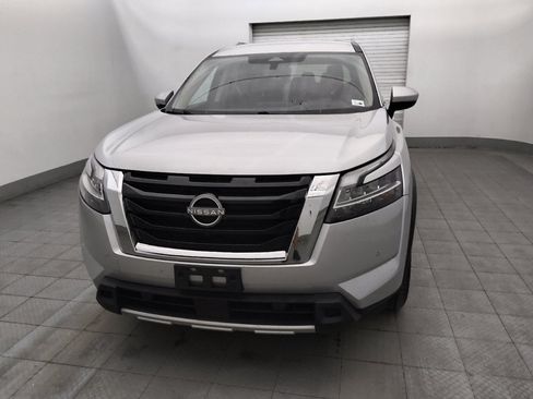 Used 2023 Nissan Pathfinder SL FWD image 15