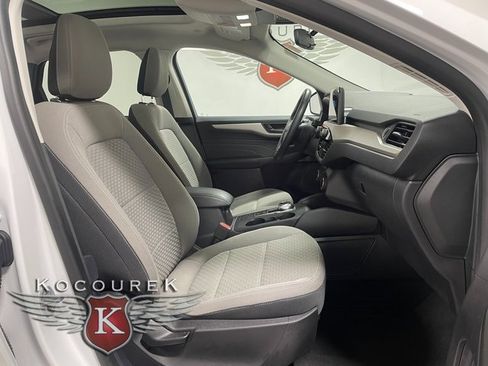 Used 2022 Ford Escape SE w/ SE Sport Appearance Package image 23