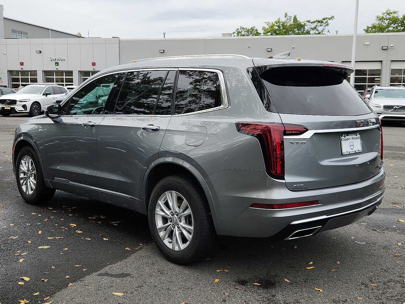 Used 2024 Cadillac XT6 Luxury w/ LPO, Floor Liner Package AWD/4WD image 4