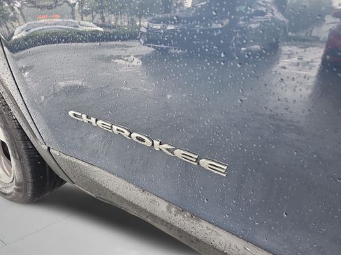 Used 2019 Jeep Cherokee Limited AWD/4WD image 30