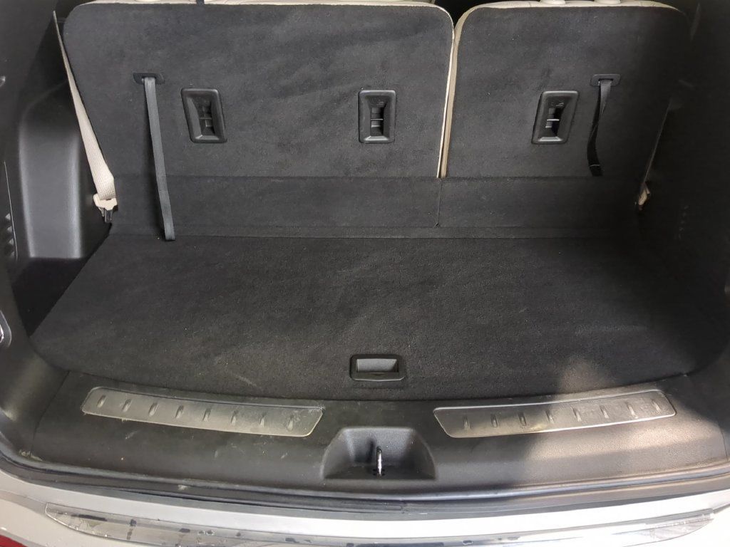 Used 2024 Buick Enclave Essence w/ Sound and Sites Package AWD/4WD image 39