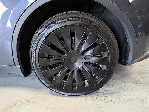 Used 2021 Tesla Model Y Long Range AWD/4WD image 14