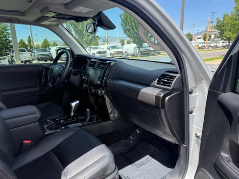 Used 2021 Toyota 4Runner TRD Off-Road Premium w/ Moonroof Package AWD/4WD image 30