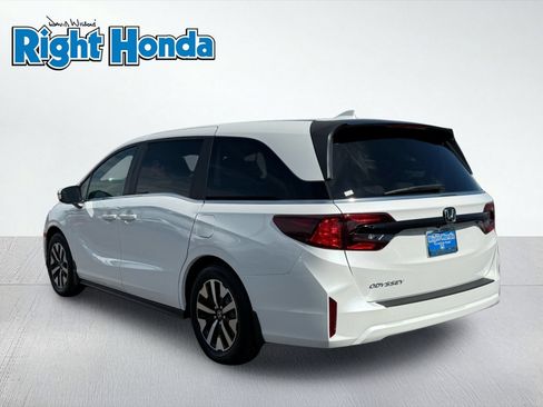 Certified 2026 Honda Odyssey EX-L image 8