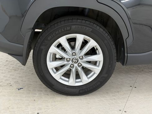Used 2023 Toyota Corolla Cross LE FWD image 12