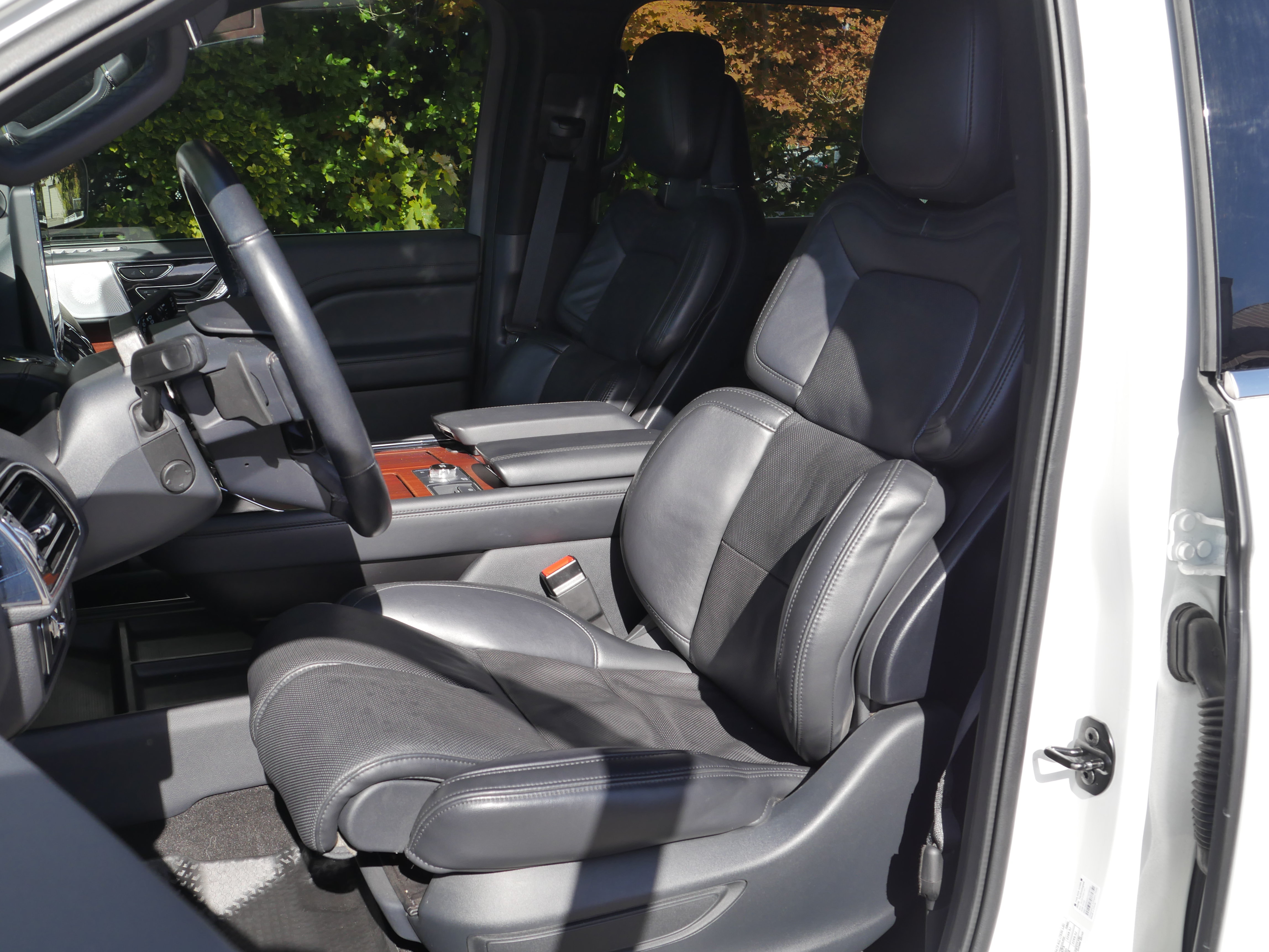 Used 2023 Lincoln Navigator Reserve w/ Equipment Group 201A AWD/4WD image 39
