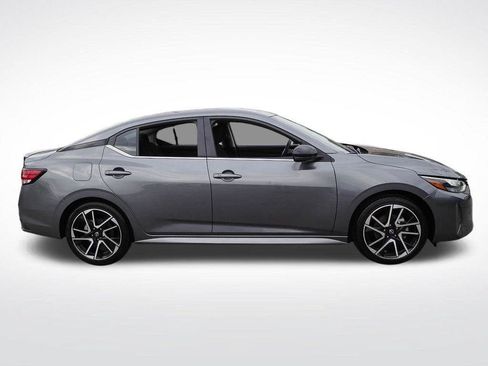 Used 2025 Nissan Sentra SR FWD image 8