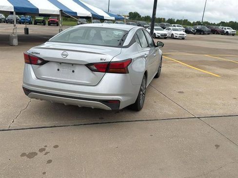 Used 2024 Nissan Altima 2.5 SV FWD image 4