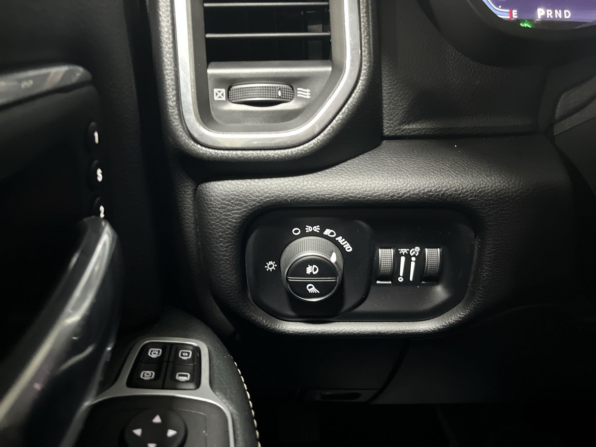 Used 2024 RAM 2500 Laramie w/ Safety Group AWD/4WD image 18