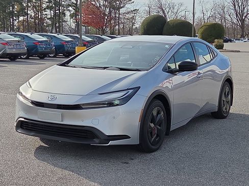 New 2026 Toyota Prius LE image 2