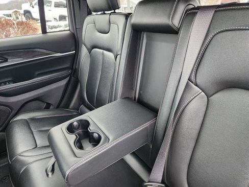 Used 2024 Jeep Grand Cherokee Limited image 24