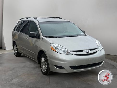Used 2006 Toyota Sienna CE image 1
