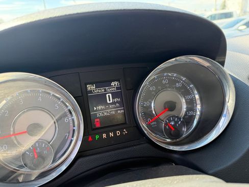 Used 2015 Chrysler Town & Country Touring FWD image 14