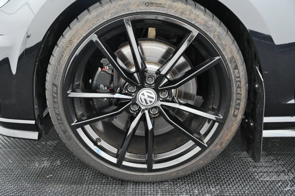 Used 2019 Volkswagen Golf R 4-Door AWD/4WD image 50