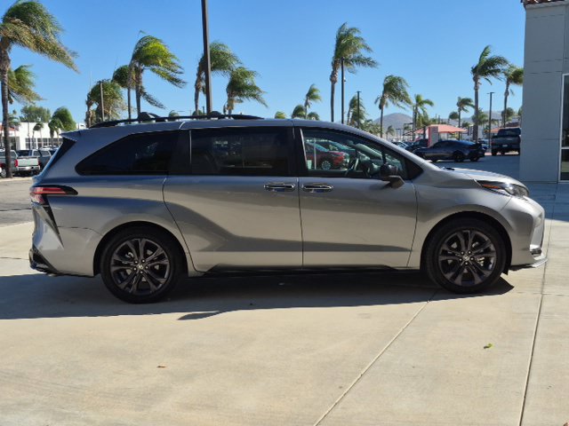 Used 2026 Toyota Sienna XSE FWD image 4
