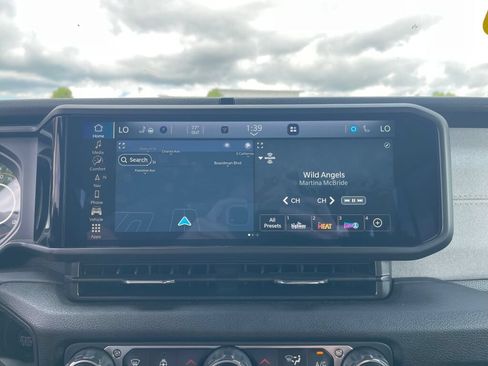 Used 2024 Jeep Gladiator Sport AWD/4WD image 8
