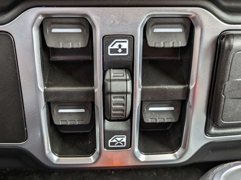 Used 2025 Jeep Gladiator Sport AWD/4WD image 23