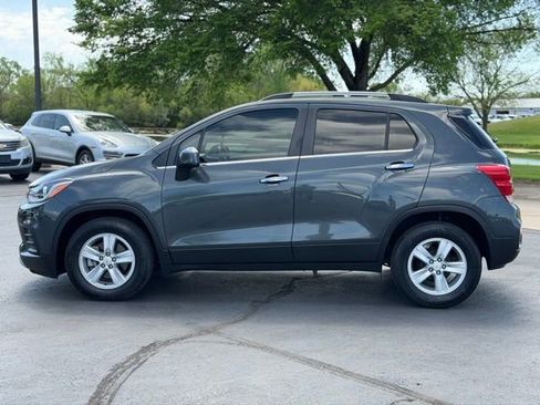 Used 2018 Chevrolet Trax LT w/ LT Convenience Package FWD image 4