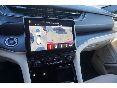New 2023 Jeep Grand Cherokee Limited w/ Luxury Tech Group II AWD/4WD image 15