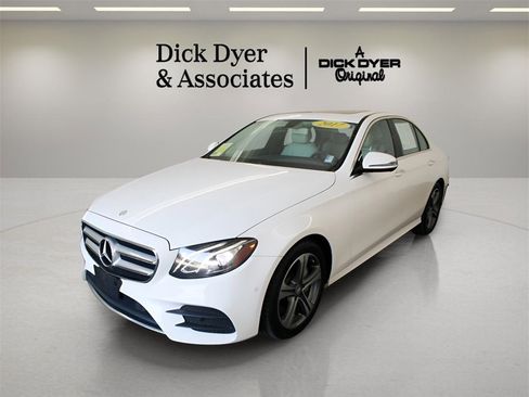 Used 2017 Mercedes-Benz E 300 4MATIC image 6