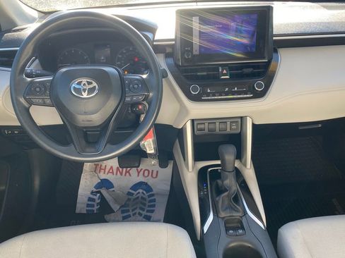 Used 2024 Toyota Corolla Cross L image 9