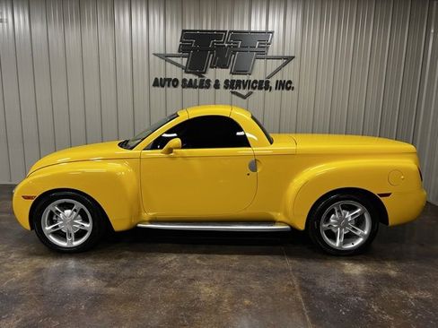 Used 2003 Chevrolet SSR w/ Preferred Equipment Group image 5
