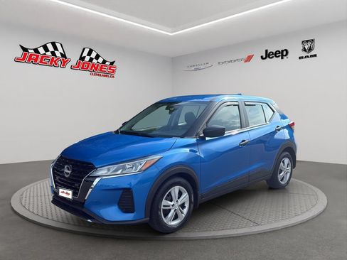 Used 2023 Nissan Kicks S FWD image 1