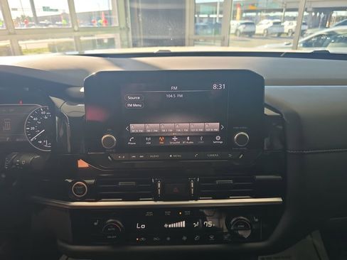 Used 2024 Nissan Pathfinder SV image 24