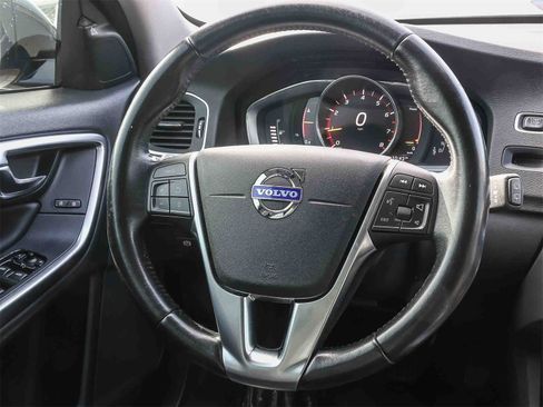Used 2018 Volvo V60 T5 Cross Country image 16