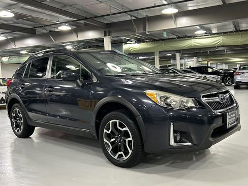 Used 2017 Subaru Crosstrek 2.0i Limited image 1