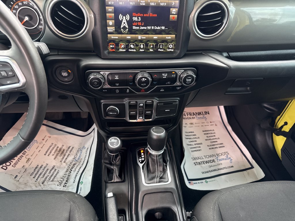 Used 2023 Jeep Gladiator Overland AWD/4WD image 21