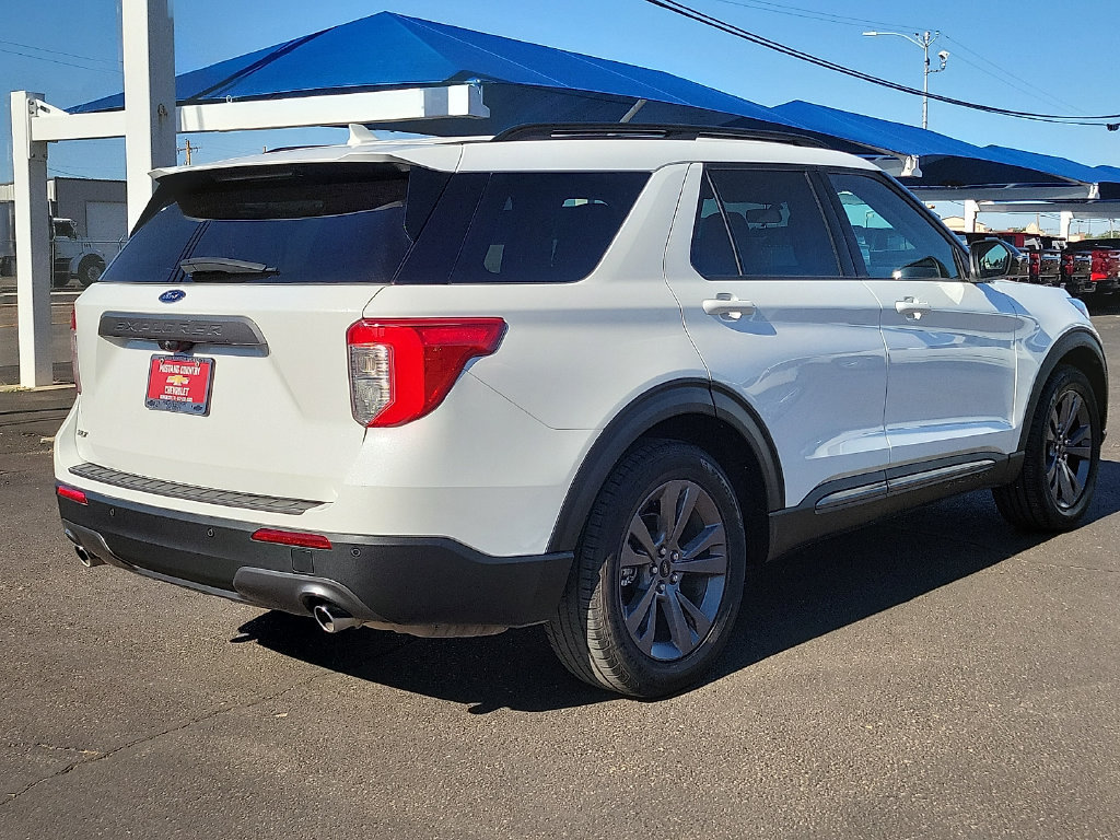 Used 2023 Ford Explorer XLT w/ Equipment Group 202A RWD image 4