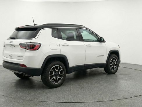 Used 2025 Jeep Compass Trailhawk AWD/4WD image 9