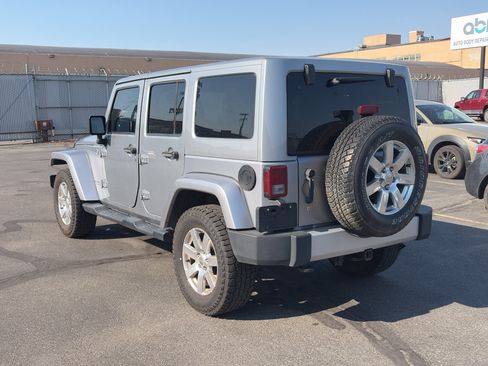 Used 2013 Jeep Wrangler Unlimited Sahara w/ Connectivity Group AWD/4WD image 5
