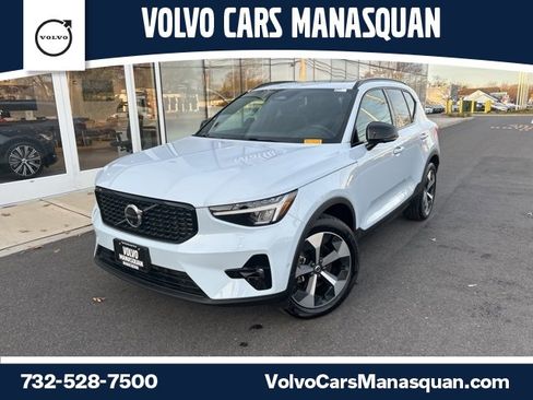 Certified 2025 Volvo XC40 B5 Plus image 1