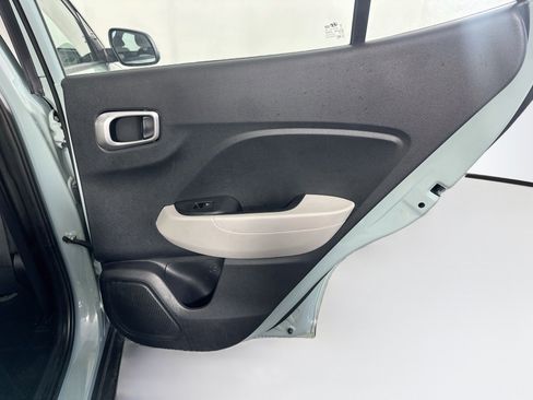 Used 2025 Hyundai Venue SEL FWD image 29