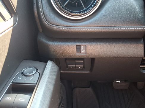 Used 2024 Chevrolet Colorado LT w/ LT Convenience Package III RWD image 21