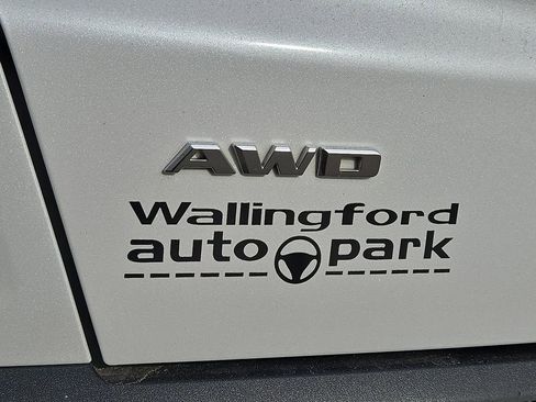 Used 2018 Cadillac XT5 Luxury w/ Driver Awareness Package image 29