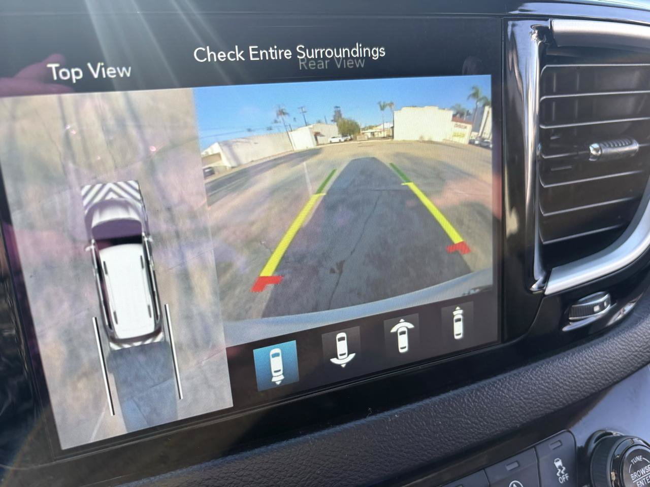Used 2020 Chrysler Pacifica Touring w/ Tire & Wheel Group FWD image 20